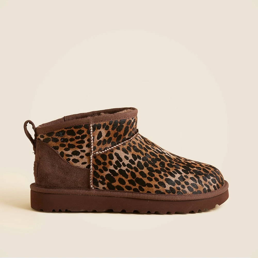 UGG® Classic Ultra mini boots in leopard print - Picture 9 of 10